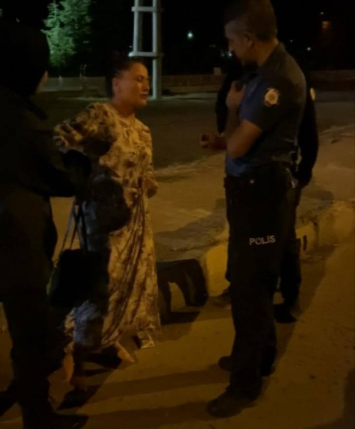 Konya yolunda hareketli dakikalar! Polisin anne ve kızı ile zor anları 3